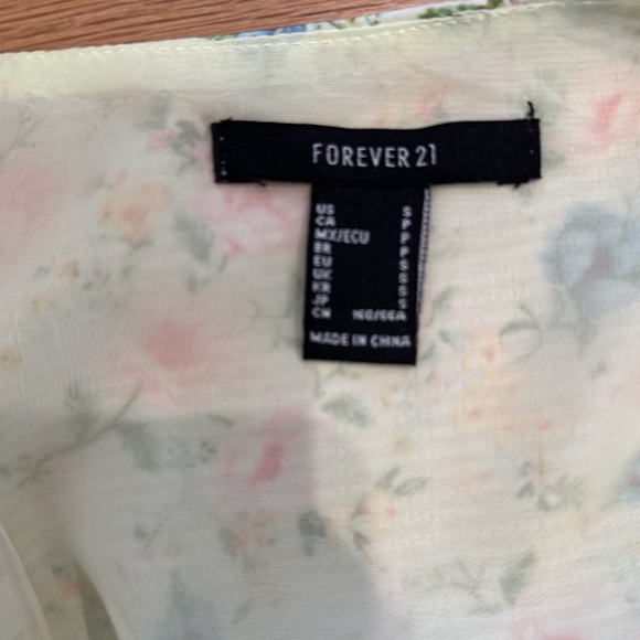 Forever21 romper - Picture 2 of 5